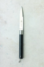 T BRASS PC Descripción: Cuchillo de carne « Café Bras » diseñado por Michel Bras, mango de fibra vegetal compuesta negra, longitud total 22 cm, acabado mate