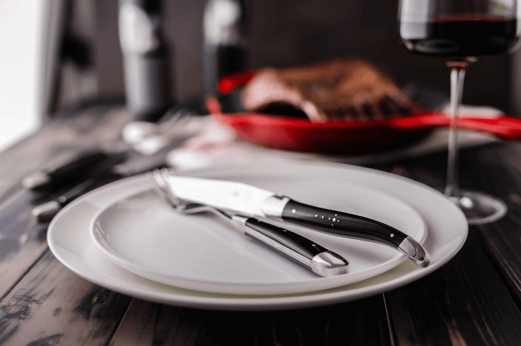 Cuchillos Forge De Laguiole con mangos de cuerno oscuro