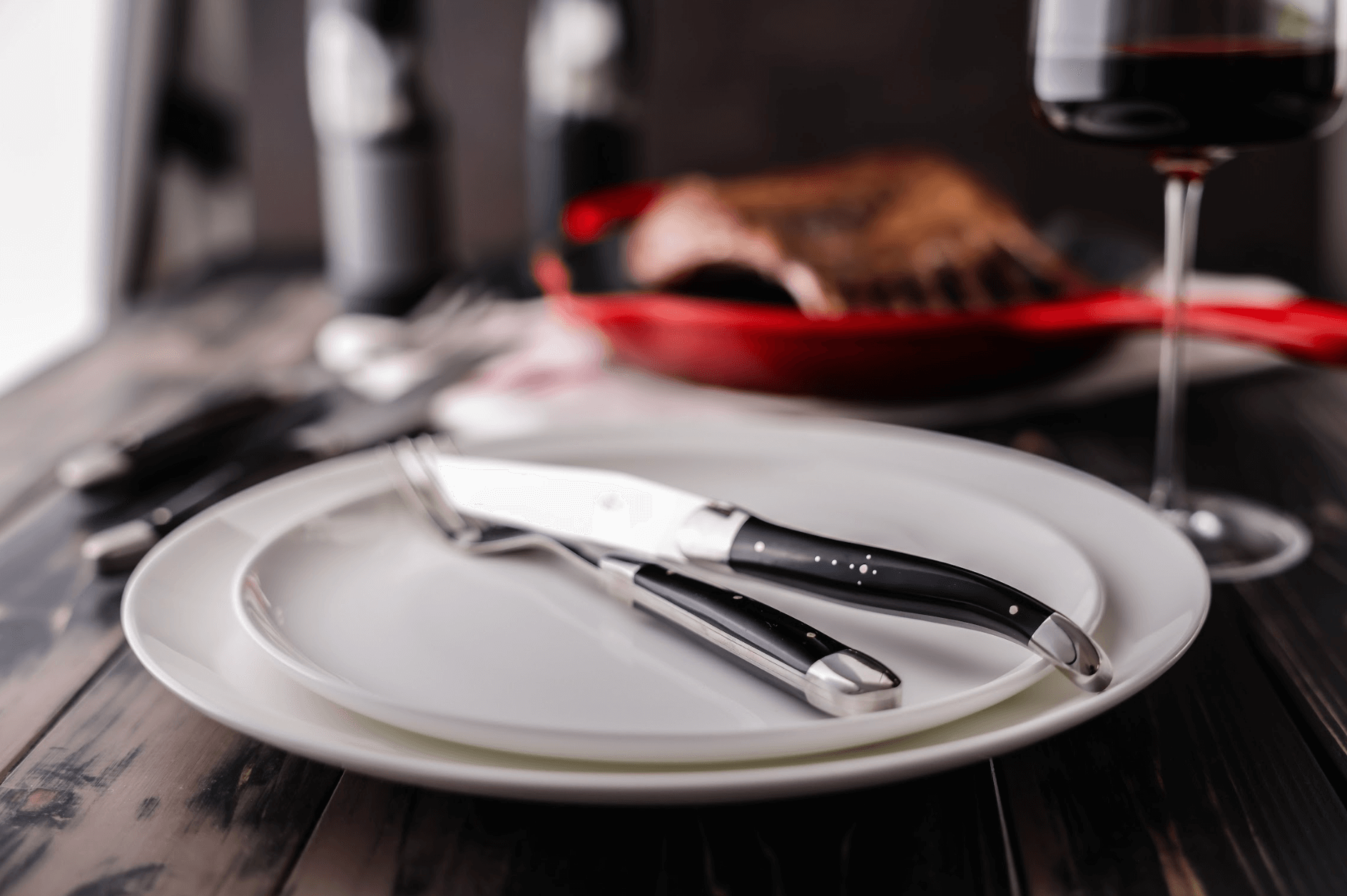 Cuchillos Forge De Laguiole con mangos de cuerno oscuro