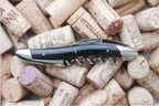 Sacacorchos Sommelier Forge De Laguiole con acabado cuerno oscuro y alto brillo.