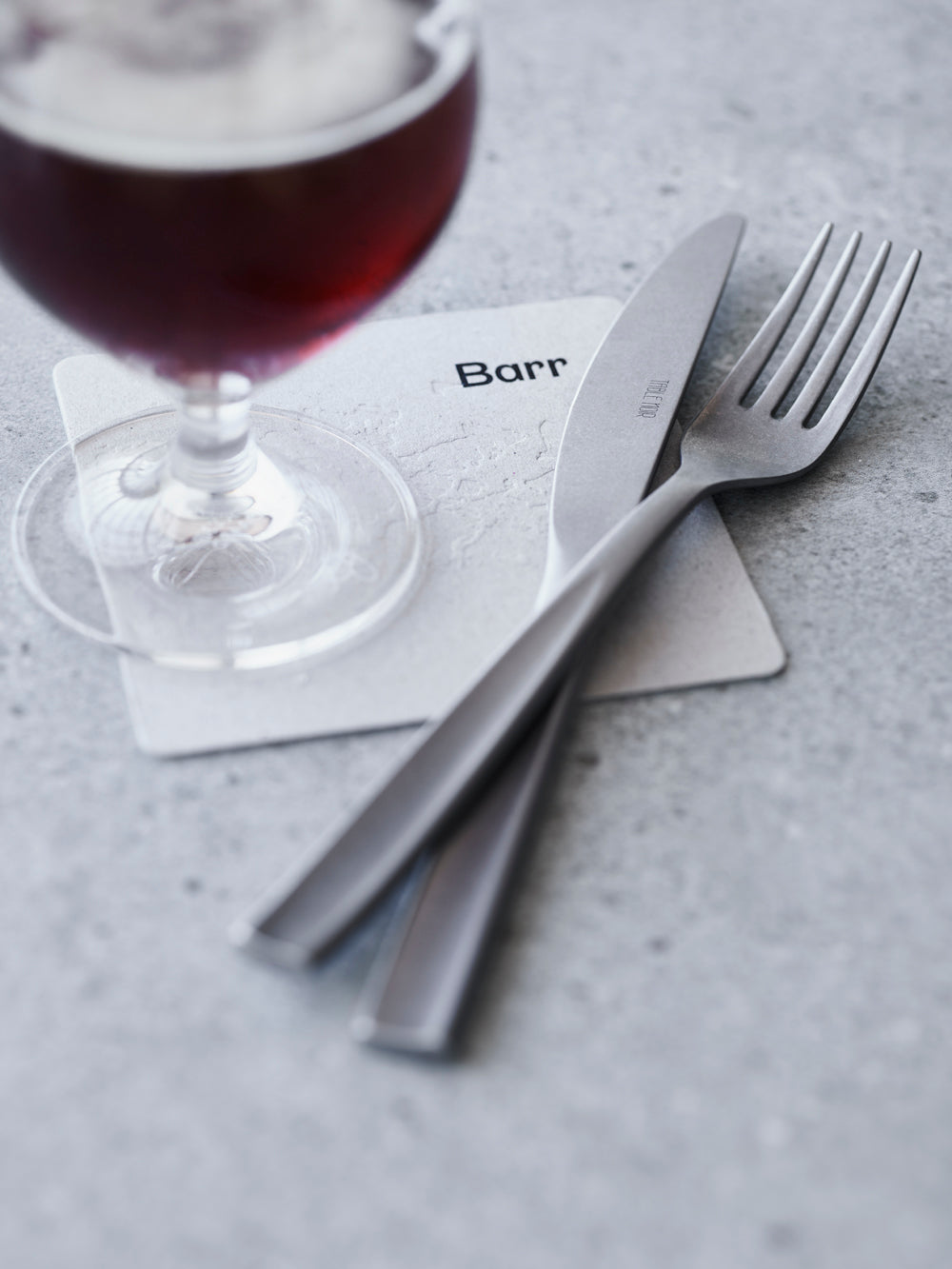 Table Noir - Cubiertos Barr con acabado lavado a la piedra