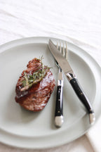 Cuchillos Forge De Laguiole con mangos de cuerno oscuro